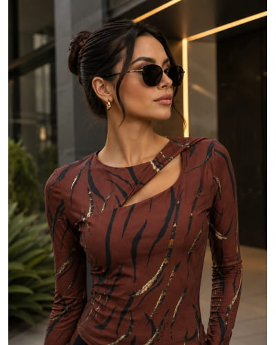 Blusa ajustada com detalhe torcido