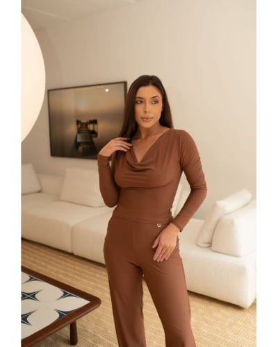 Blusa em fluity decote degagê