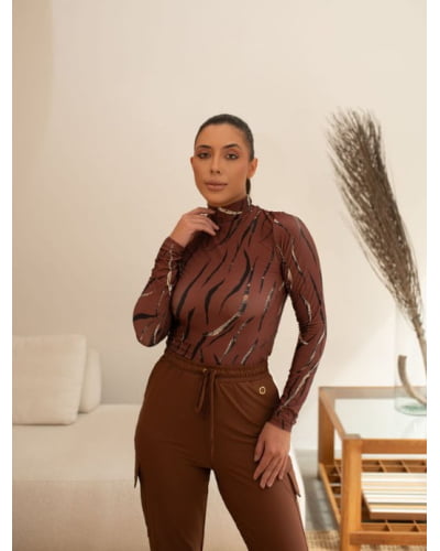 Blusa em fluity gola alta