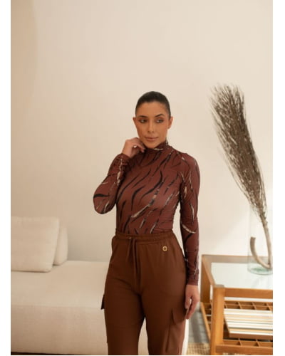 Blusa em fluity gola alta