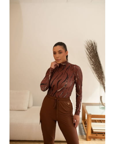 Blusa em fluity gola alta