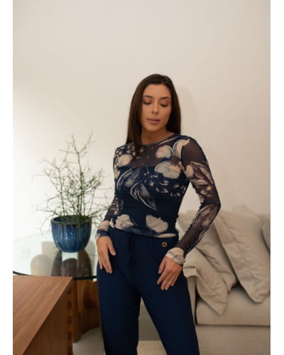Blusa em tule decote careca