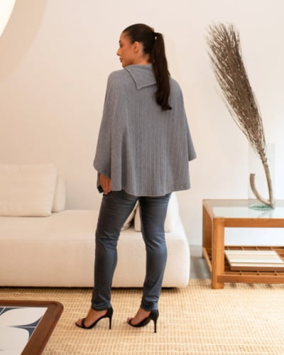 Poncho em malha tricot correntes