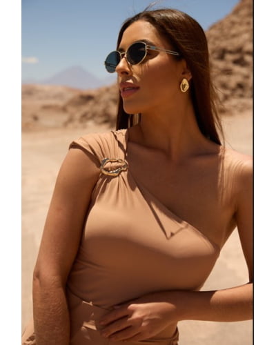 Blusa de um ombro só com bojo e jóia