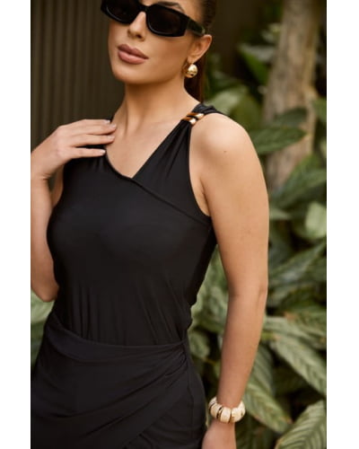 Blusa em fluity com jóia na alça