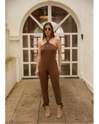 Macacão em fluity frente única com jóia