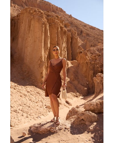 Vestido em fluity com transpassado de alça