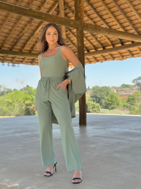 Blusa regata com recortes em fluity