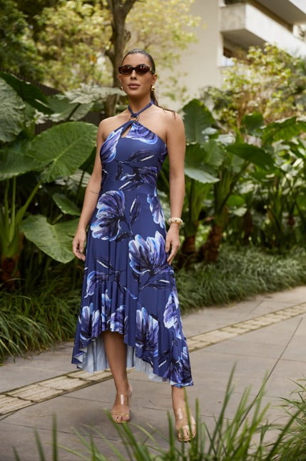 Vestido em fluity com jóia